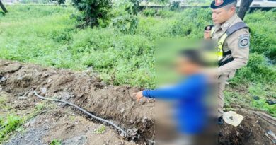จับคาเกาะกลางถนนสายเอเชีย หัวขโมยนั่งขุดดิน ยาว 30 เมตรตัดสายไฟขาย พบอุปกรณ์เพียบ–ยาบ้า 7 เม็ด