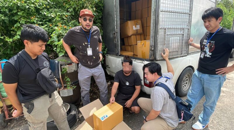 สืบนครบาลทลายโรงงงานผลิตยาแก้ไอปลอม จ.สมุทรสาคร ส่งจำหน่ายทั่วประเทศ ยึดแหล่งผสม-บรรจุภัณฑ์ เสียหายนับ 100 ล้านบาท พบทำมานาน 1-2 ปี เร่งล่าตัวนายทุน
