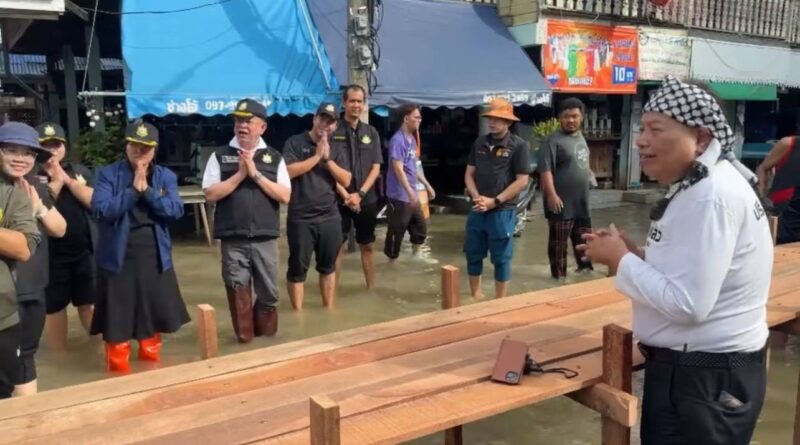 นนทบุรี  ชลประทานเพิ่มระบายน้ำ นายก อบต.ท่าอิฐ เตรียมพร้อมวางแผนรับมือ สร้างสะพาน ช่วยผู้ป่วย เผยน้ำขึ้นสูงสุดในรอบสัปดาห์