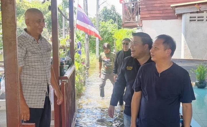 “นฤพนธ์” นำทีมลงพื้นที่บางกรวย สำรวจมวลน้ำชุมชนวัดลุ่ม เร่งติดตามสถานการณ์น้ำใกล้ชิด
