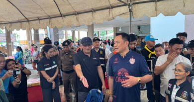 ปราจีนบุรี-อนุทินนายกรัฐมนตรีลงพื้นที่ให้กำลังใจน้ำท่วมปราจีนฯ