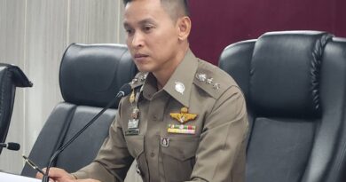 รองเบียร์  รักษาราชการตำรวจภูธรจังหวัดชลบุรี ประชุมเข้ม! บูรณาการ 11 อำเภอ ยกระดับความปลอดภัยทางถนน พร้อมติดตามปัญหาจราจรจากสถานการณ์น้ำท่วม
