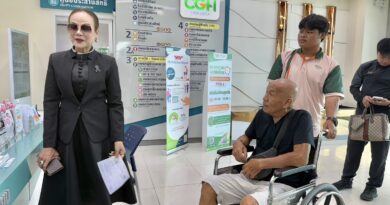 ปทุมธานี ผอ.ฟ้า นำลุงโยธินอดีตนักแสดงสมทบ ตรวจสุขภาพป่วยอาการสโตรก
