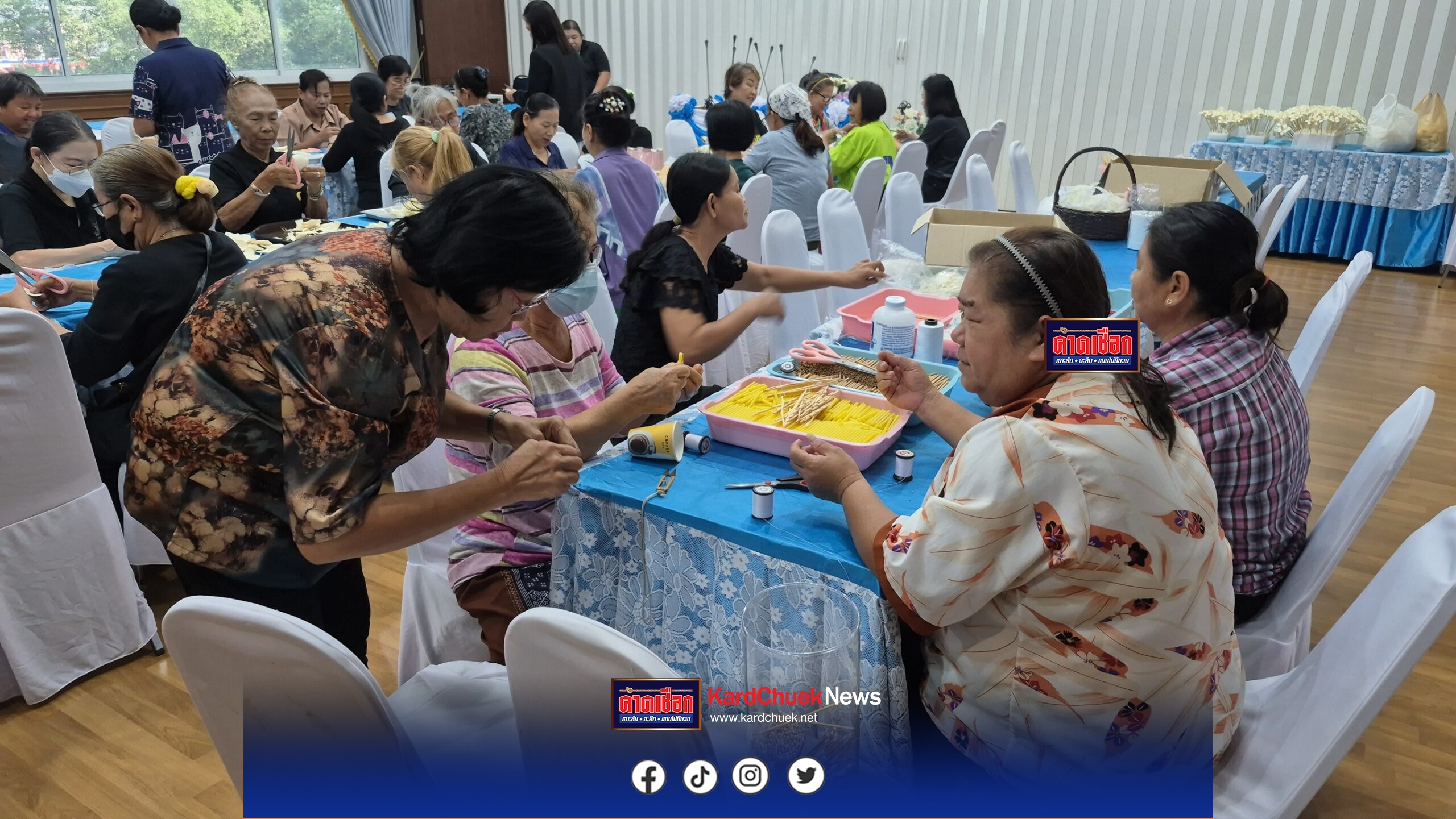 สมุทรปราการ-ชาวบ้าน ต.แหลมฟ้าผ่า รวมใจประดิษฐ์ดอกไม้จันทน์ น้อมสำนึก‘พระพันปีหลวง’