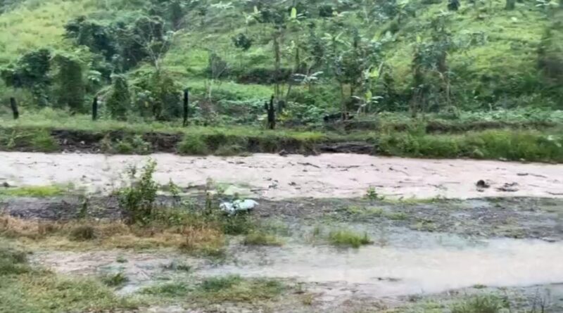 แม่ฮ่องสอน มาตามคาดพายุฝนถล่มระลอกใหม่หลายพื้นที่แม่ฮ่องสอน เส้นทางถูกตัดขาดน้ำเอ่อท่วมย้ายข้าวของไม่ทัน