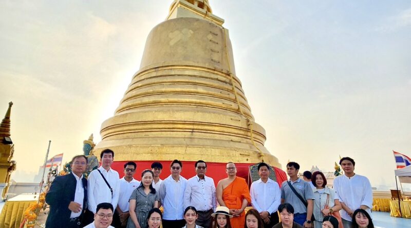 ห่มผ้าแดงภูเขาทอง ปลุกพลังรุ่นพี่รุ่นน้อง ศรีนครินทรวิโรฒ สร้างเครือข่ายจัดการสังคม