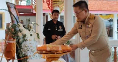 ‘ราเชน ตระกูลเวียง’ นำคณะร่วมพิธีฌาปนกิจ ‘ภาคภูมิ เพชรพังงา’ ศิลปินชื่อดัง ณ วัดพุทธบูชา